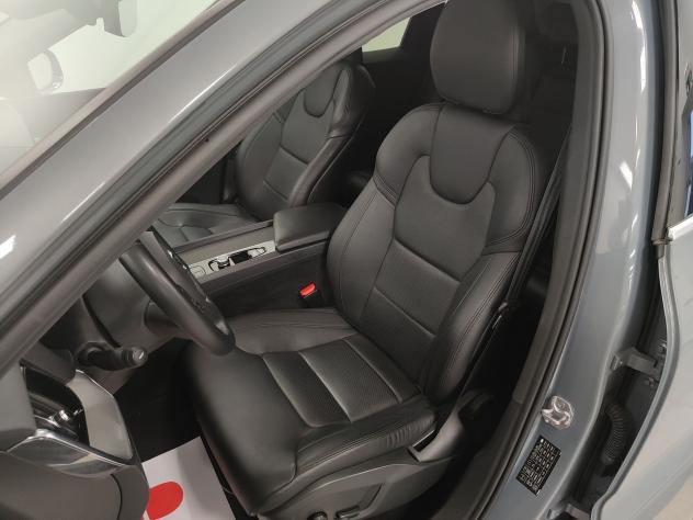 Volvo XC60 B4 197cv MHEV auto Core Pelle Telecamera Cerchi19 - Foto 4