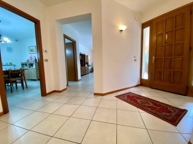 Villa di 183 m² con 5 locali e box auto in vendita a Cadoneghe