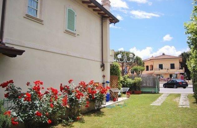 Villetta bifamiliare in affitto a Cinquale - Montignoso 190 mq Rif: 613622