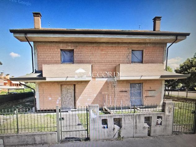 NUOVA BIFAMIGLIARE AL GREZZO IN CENTRO PAESE