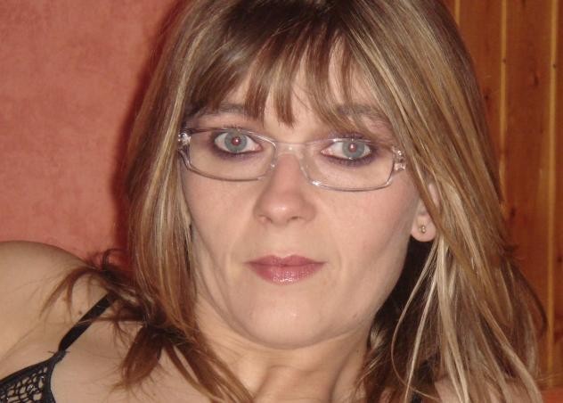 egittox: alta 161cm, 50kg, cerco uomo vicino Tel: