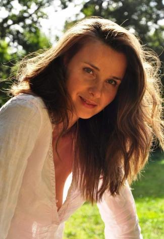Donna di Trieste, 25 anni.  Fisico Magro Tel: