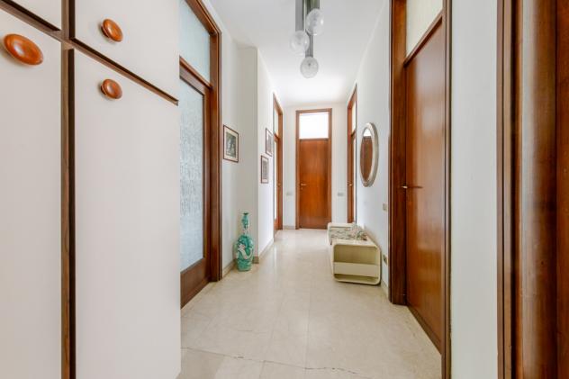 Milano ottimo appartamento via Niccolini numero due metri quadri 220 elegante condominio piano alto soggiorno terrazzo quattro camere tripli servizi d - Foto 17