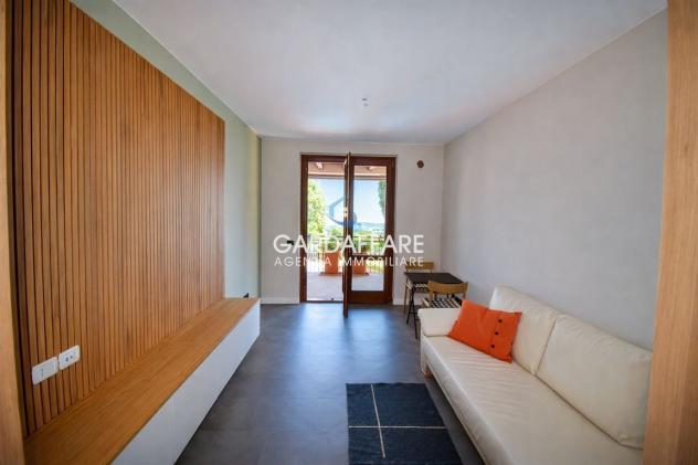 APPARTAMENTO TRILOCALE AL PRIMO PIANO D’ANGOLO CON STUPENDA VISTA LAGO A POLPENAZZE DEL GARDA - Foto 4