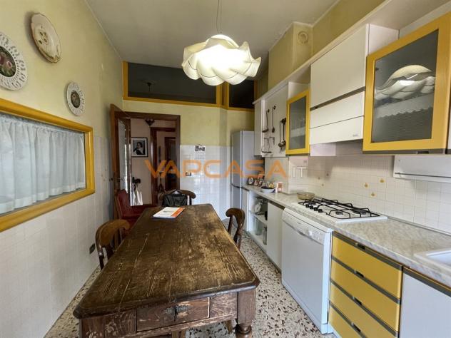 AMPIO TRILOCALE IN CENTRO PAESE - Foto 15