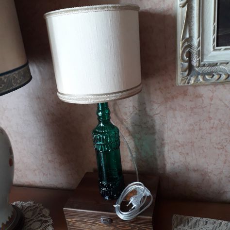 Lampada con bottiglia artistica in vetro verde