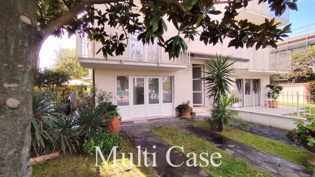 PORZIONE DI VILLA CON GIARDINO A 350 METRI DAL MARE – INDIPENDENZA, SPAZI E POTENZIALE - Foto 10