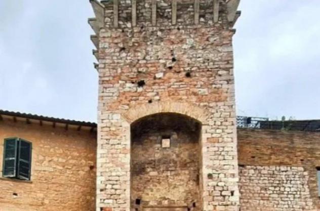 Immobile in asta di 16 m² in vendita a Foligno - Foto 2
