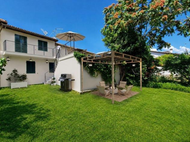 Porzione di casa in vendita a Marina di Carrara - Carrara 80 mq Rif: 1448514