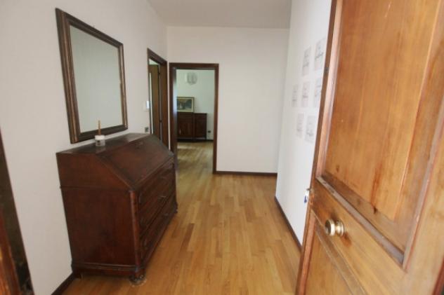 Villa di 380 m² con più di 5 locali e box auto doppio in affitto a Padova - Foto 17