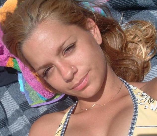 Donna di Collegno, 27 anni. Fisico Normale Tel: