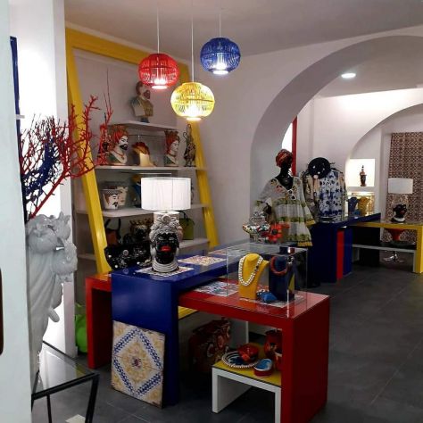 TAVOLO GIALLO E BLU 2626