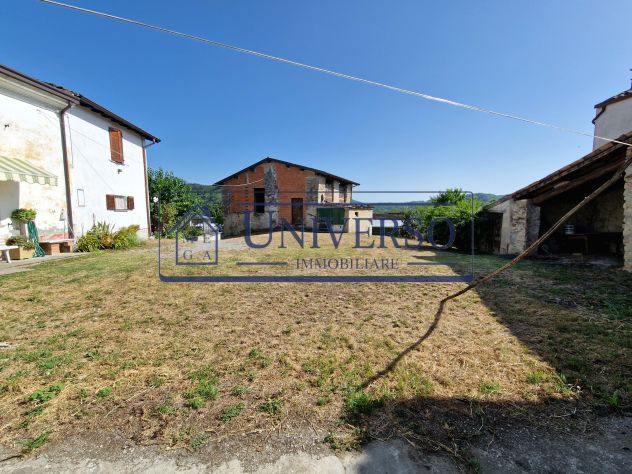 CASA SU DUE LIVELLI CON LEGNAIA DEPOSITO GIARDINO E ORTO - Foto 9
