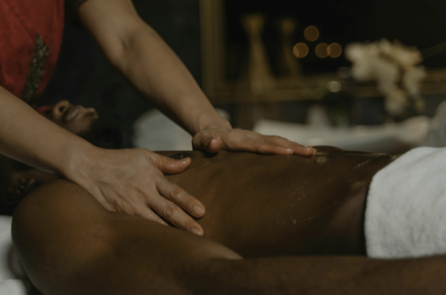 Cercasi massaggiatrice per massaggio relax una volta a settimana