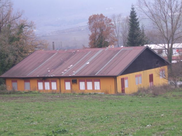 LOCALE COMMERCIALE A LIONI di 400 mq