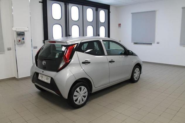 Toyota Aygo Connect 1.0 VVT-i 72 CV 5 porte x-play - Foto 4