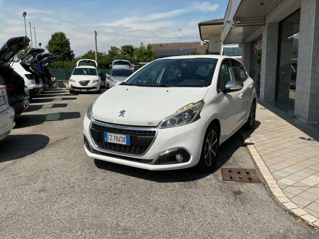 Peugeot 208 1.2 benzina Neopatentati
