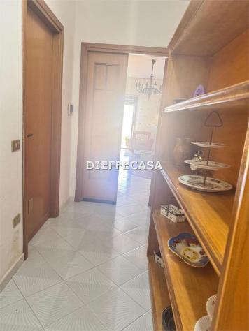 V2639 - In vendita in centro appartamento con balconi e posti auto - Foto 9