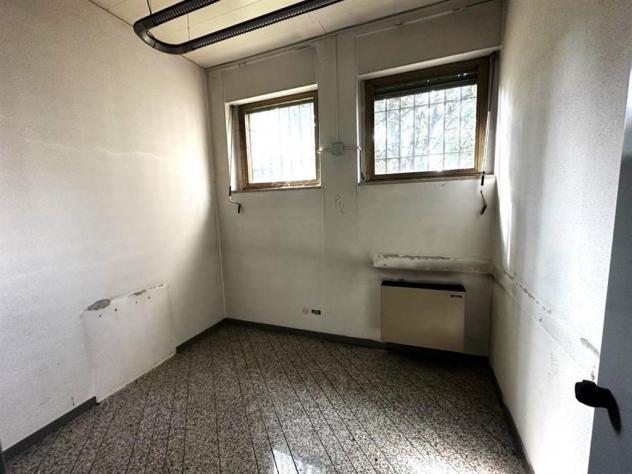 PALAZZINA INTERA UFFICI DA RISTRUTTURARE A OSNAGO - Foto 7