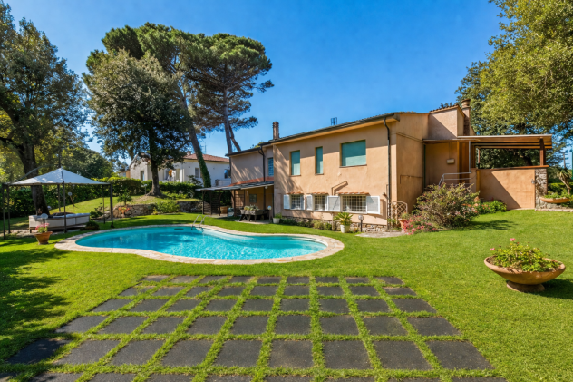 Villa in vendita a Tirrenia - Pisa 275 mq Rif: 1407065
