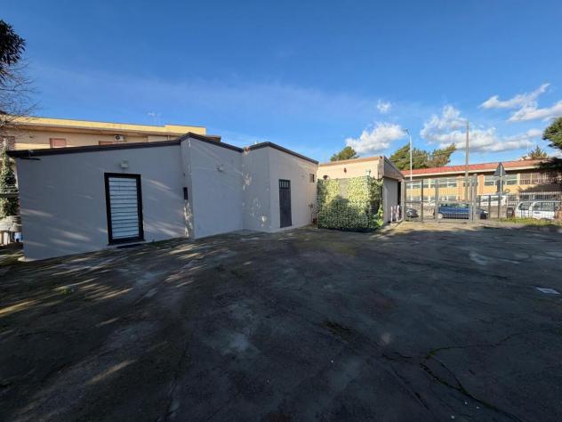 Locale commerciale in affitto a Belpasso