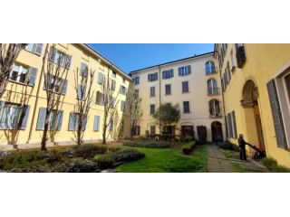 MONZA Centro, isola pedonale - elegante ed ampio trilocale arredato con box &hellip;