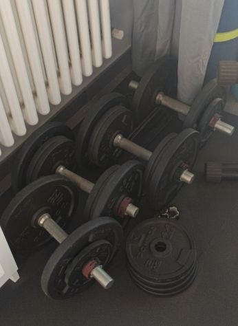 Set Pesi 28mm: Bilanciere + 4 Manubri + 74kg Ghisa Domyos + Rastrelliere - Foto 2