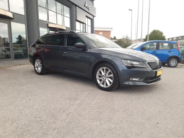 Škoda Superb 2.0 TDI 150 CV SCR DSG Wagon Executive - Foto 8