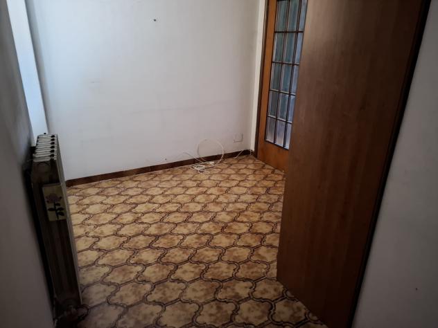 Casa abitabile o piccolo studio per per professionisti. L' immobile è in buono stato e subito abitabile composto al piano terra da un ingresso che fa - Foto 18