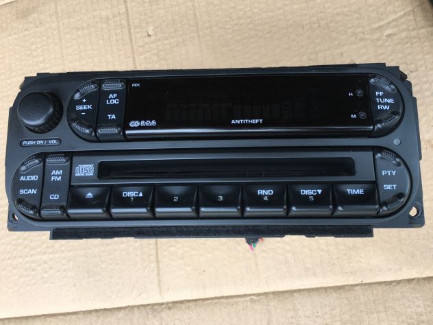 Autoradio / Radio CD P05091610AB JEEP Cherokee 2.5 CRD anno 2002