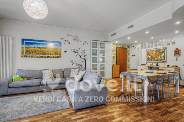 Appartamento di 139 m² con 4 locali e box auto in vendita a Bussero