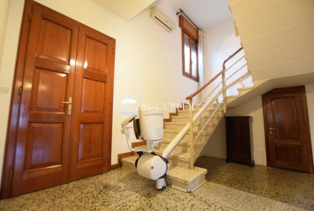 CASA INDIPENDENTE di 5 vani e di 228 mq (ASOLO) rif. BL075 - Foto 8