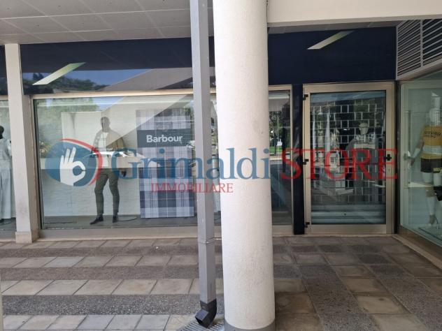 1 Vetrina in vendita a Campi Salentina - Foto 2