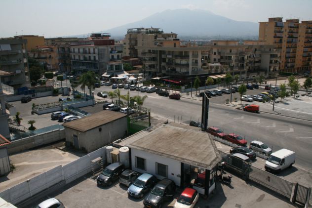 Locale arredato in complesso custodito posti auto - Foto 10