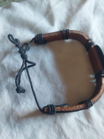 bracciale artigianale in cuoio nero design tartaruga - Foto 4