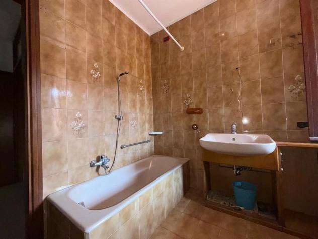 va185 - casa indipendente libera subito: 4 locali, servizi doppio box e picola area esterna recintata - Foto 12