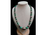 ANTICA RAFFINATA COLLANA ETNICA IN MALACHITE ED ELEMENTI DECORATIVI IN ARGENTO.