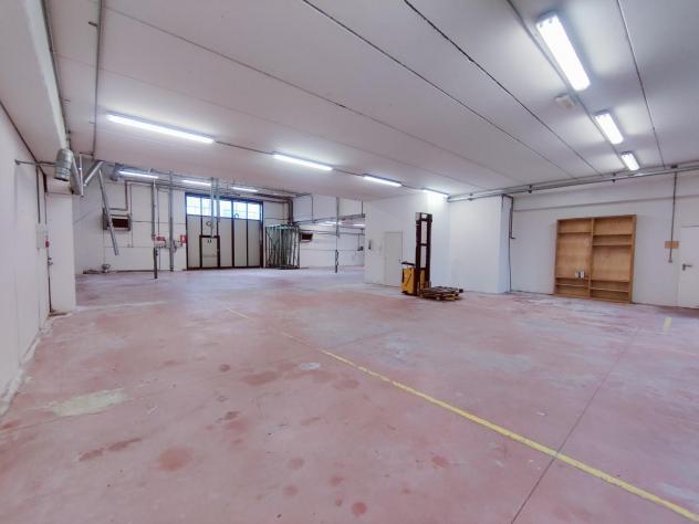 Capannone artigianale in affitto a Cascina 320 mq Rif: 1262048