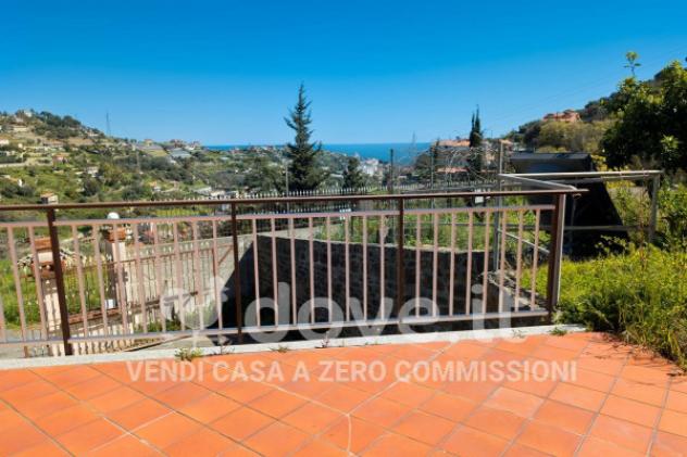 Villa di 140 m² con 3 locali e box auto in vendita a Sanremo