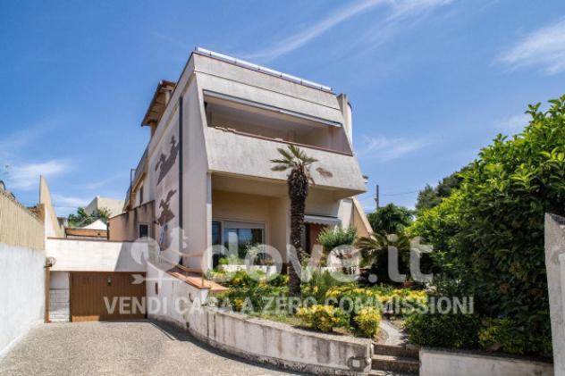 Villa di 335 m² con più di 5 locali e box auto in vendita a Taranto - Foto 4
