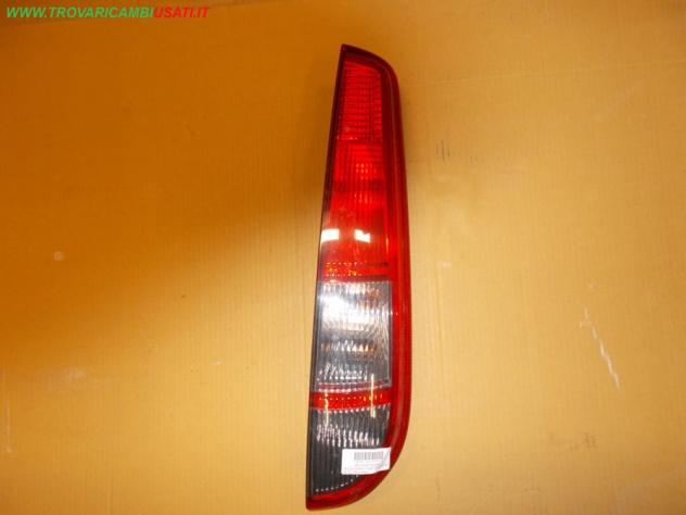 FANALE POST.D. FORD FOCUS (CAP) 3p / 5p / Style Wagon  Parti elettriche  Fanaleria  Fanali  Fanale post. sx. FORD - FOCUS - 01-12-2004 - 01-02-2008
