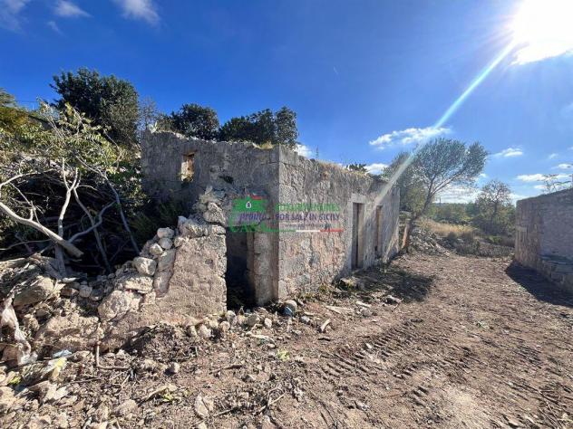TERRENO AGRICOLO CON CASEGGIATI RURALI - Foto 9