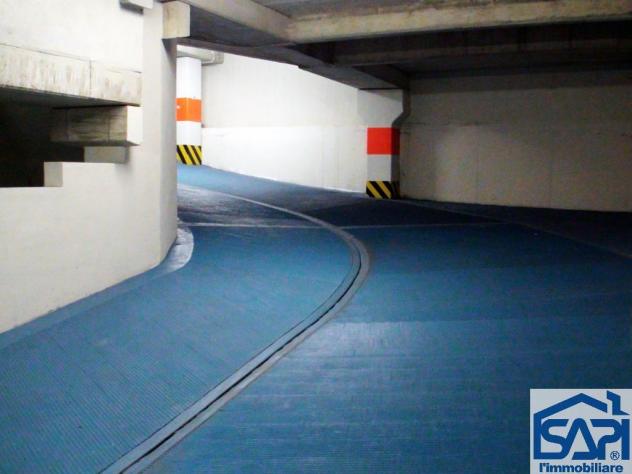Vari posti auto coperti e scoperti in centro direzionale - Foto 5