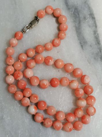 BELLA COLLANA IN AUTENTICO CORALLO ROSA VARIEGATO CHIUSURA ARGENTO. - Foto 6