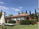 VILLA CON GIARDINO E PISCINA