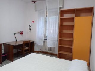 Stanza in appartamento in affitto a Modena