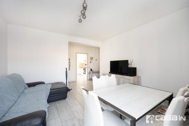 L'appartamento, ristrutturato internamente nel 2018, è composto da un luminoso soggiorno, da una cucina abitabile che si affaccia su un comodo balcone - Foto 5