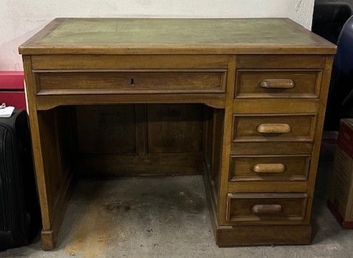 Scrivania in Legno e Piano in Pelle