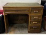 Scrivania in Legno e Piano in Pelle