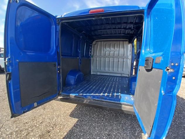 Peugeot Boxer 330 2.2 BlueHDi 120 S&S PC-TN Furgone - Foto 9